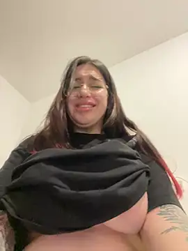 Snapshot of VikiDemi chatting on February 2025 07:36:01 PM VikiDemi online show from February 2025 07:36:01 PM