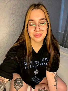 Snapshot of VikiDemi chatting on September 2025 06:50:02 AM VikiDemi online show from September 2025 06:50:02 AM