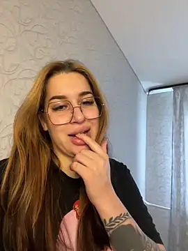 Snapshot of VikiDemi chatting on September 2025 10:42:02 AM VikiDemi online show from September 2025 10:42:02 AM