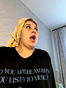 Snapshot of VikiDemi chatting on October 2025 01:39:02 PM VikiDemi online show from October 2025 01:39:02 PM