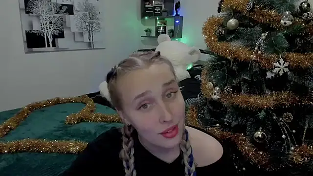 Snapshot of LinaTruly chatting on December 2024 11:12:02 PM LinaTruly online show from December 2024 11:12:02 PM