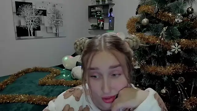 Snapshot of LinaTruly chatting on December 2024 07:19:02 PM LinaTruly online show from December 2024 07:19:02 PM