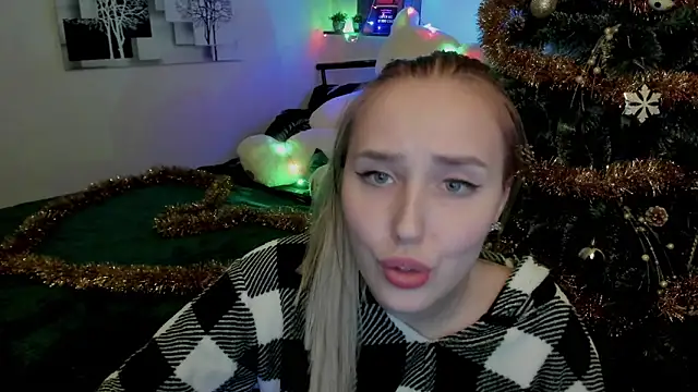 Snapshot of LinaTruly chatting on December 2024 02:10:02 AM LinaTruly online show from December 2024 02:10:02 AM