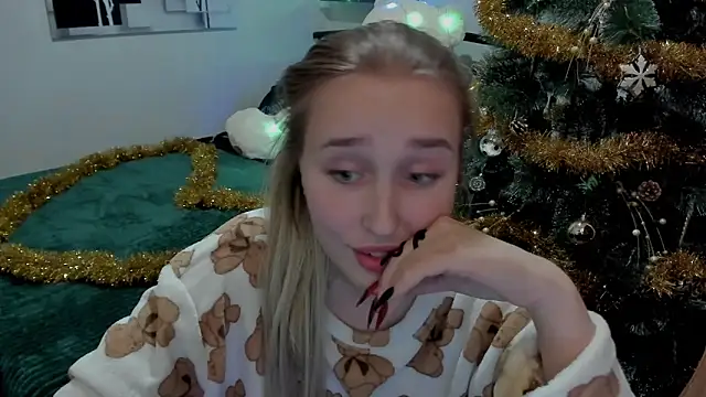 Snapshot of LinaTruly chatting on December 2024 09:11:02 PM LinaTruly online show from December 2024 09:11:02 PM