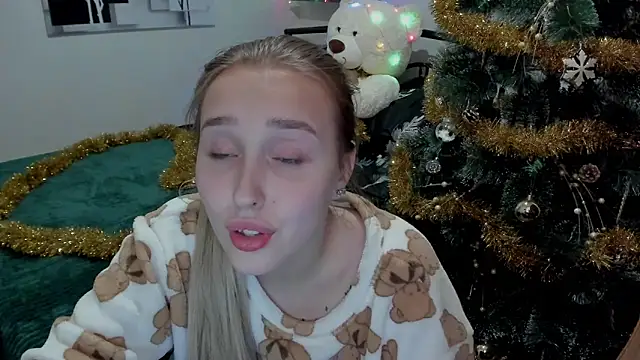 Snapshot of LinaTruly chatting on December 2024 12:14:02 AM LinaTruly online show from December 2024 12:14:02 AM
