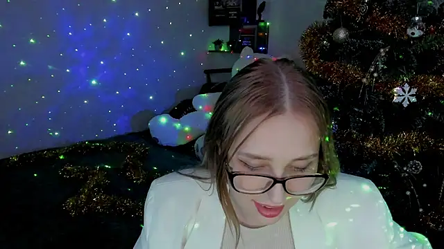 Snapshot of LinaTruly chatting on December 2024 11:28:01 PM LinaTruly online show from December 2024 11:28:01 PM