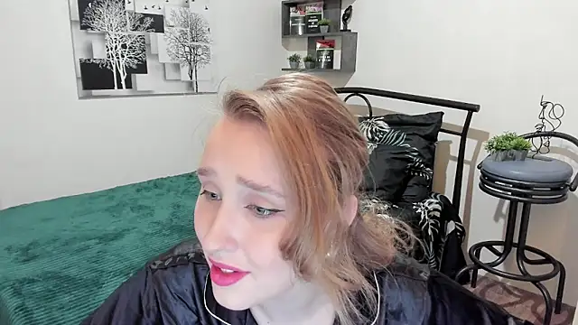 Snapshot of LinaTruly chatting on February 2025 08:26:02 PM LinaTruly online show from February 2025 08:26:02 PM