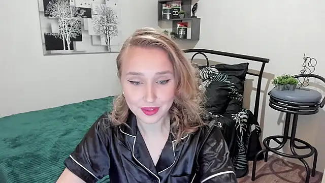 Snapshot of LinaTruly chatting on February 2025 11:48:01 PM LinaTruly online show from February 2025 11:48:01 PM