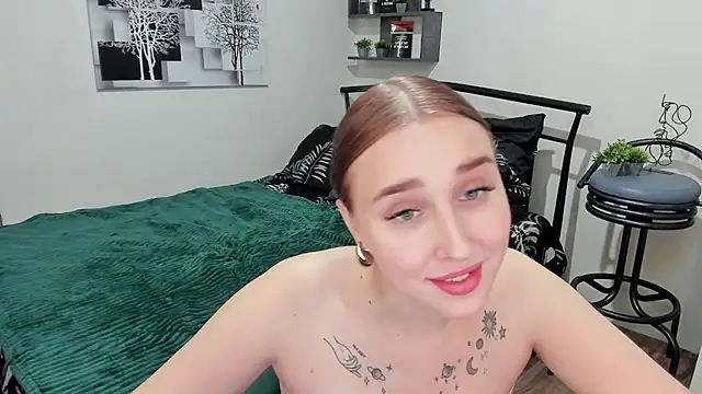 Snapshot of LinaTruly chatting on February 2025 12:48:01 AM LinaTruly online show from February 2025 12:48:01 AM