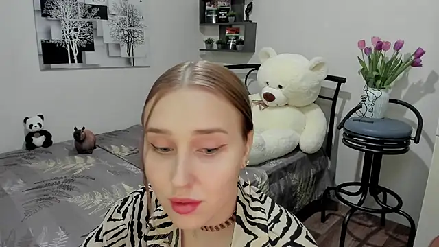 Snapshot of LinaTruly chatting on March 2025 12:21:01 AM LinaTruly online show from March 2025 12:21:01 AM