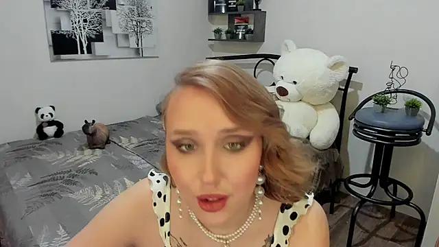 Snapshot of LinaTruly chatting on March 2025 12:19:01 AM LinaTruly online show from March 2025 12:19:01 AM