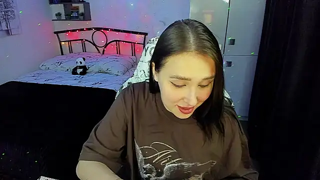 LinaTruly online show from November 2025 08:43:01 PM