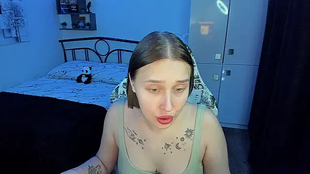 LinaTruly online show from December 2025 09:20:02 PM