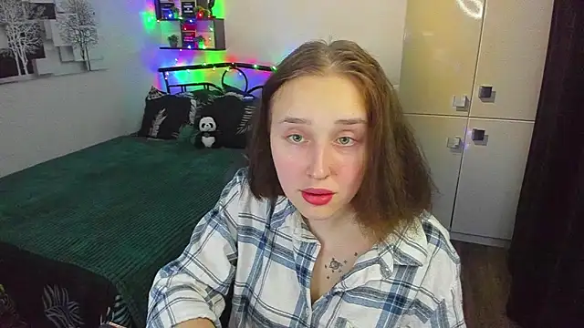 LinaTruly online show from March 2026 09:43:01 PM