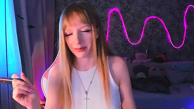 Snapshot of Inma_Lewdness chatting on December 2024 09:13:02 AM Inma Lewdness online show from December 2024 09:13:02 AM