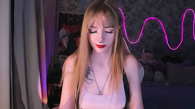 Snapshot of Inma_Lewdness chatting on February 2025 09:15:02 PM Inma Lewdness online show from February 2025 09:15:02 PM