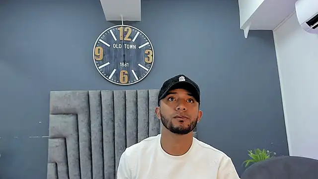 Robin Rief online show from April 2026 07:36:01 PM