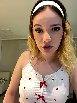 Snapshot of NicoleCut chatting on October 2025 10:54:02 AM NicoleCut online show from October 2025 10:54:02 AM