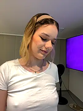 Snapshot of NicoleCut chatting on November 2025 10:48:02 AM NicoleCut online show from November 2025 10:48:02 AM