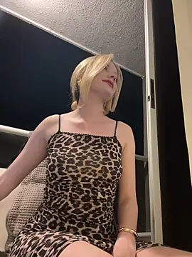 Snapshot of NicoleCut chatting on December 2025 11:31:01 PM NicoleCut online show from December 2025 11:31:01 PM