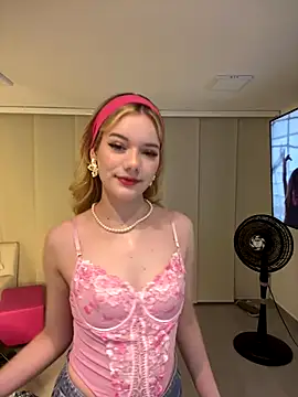 Snapshot of NicoleCut chatting on December 2025 10:54:01 AM NicoleCut online show from December 2025 10:54:01 AM