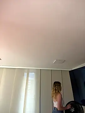 Snapshot of NicoleCut chatting on January 2026 11:15:02 AM NicoleCut online show from January 2026 11:15:02 AM