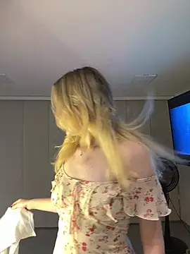 Snapshot of NicoleCut chatting on February 2026 12:04:02 AM NicoleCut online show from February 2026 12:04:02 AM