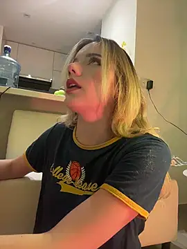 Snapshot of NicoleCut chatting on March 2026 11:22:01 PM NicoleCut online show from March 2026 11:22:01 PM