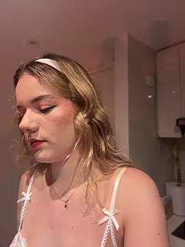 Snapshot of NicoleCut chatting on April 2026 10:59:01 AM NicoleCut online show from April 2026 10:59:01 AM