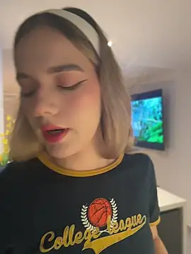 Snapshot of NicoleCut chatting on April 2026 09:58:02 AM NicoleCut online show from April 2026 09:58:02 AM