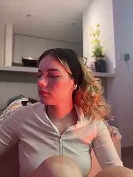 Snapshot of NicoleCut chatting on April 2026 09:43:01 AM NicoleCut online show from April 2026 09:43:01 AM