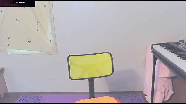 Snapshot of _hellostormy_ chatting on April 2026 08:11:02 PM hellostormy online show from April 2026 08:11:02 PM