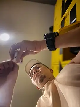 adam-rivera online show from October 2025 07:14:01 PM