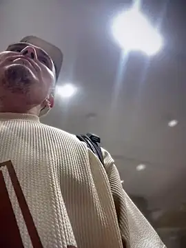 adam-rivera online show from December 2025 01:13:01 AM