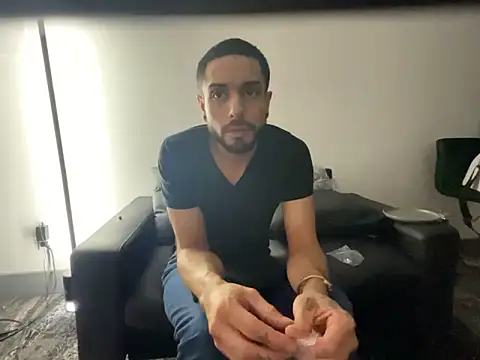 Snapshot of DerekPerez2025 chatting on February 2025 04:31:01 AM DerekPerez2025 online show from February 2025 04:31:01 AM