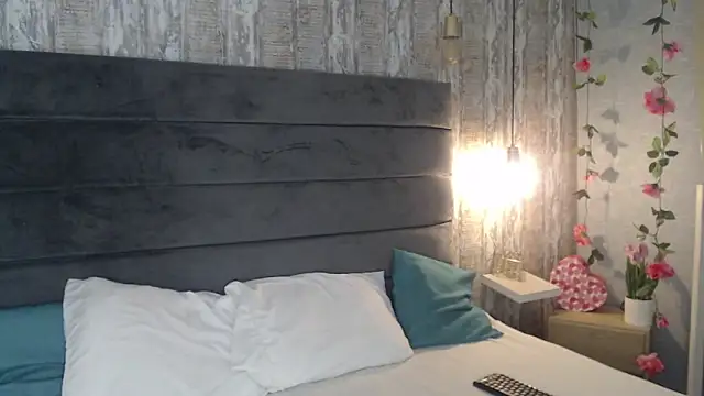 CrystalWoods94 online show from March 2025 12:39:02 PM