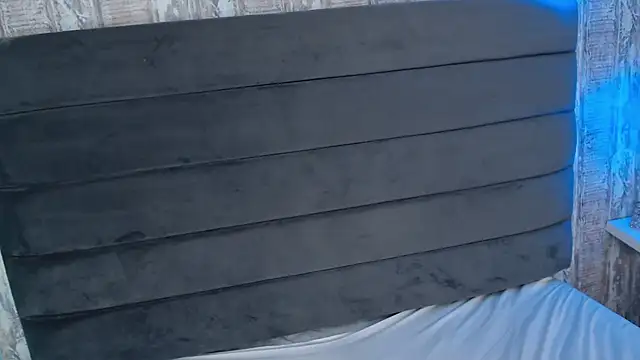 CrystalWoods94 online show from September 2025 01:49:01 PM