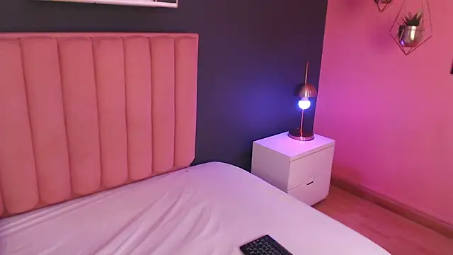 CrystalWoods94 online show from November 2025 01:23:01 PM