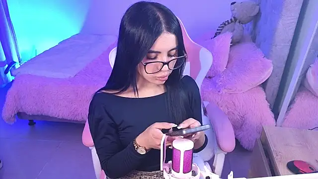 Emily-14 online show from March 2026 06:19:01 AM