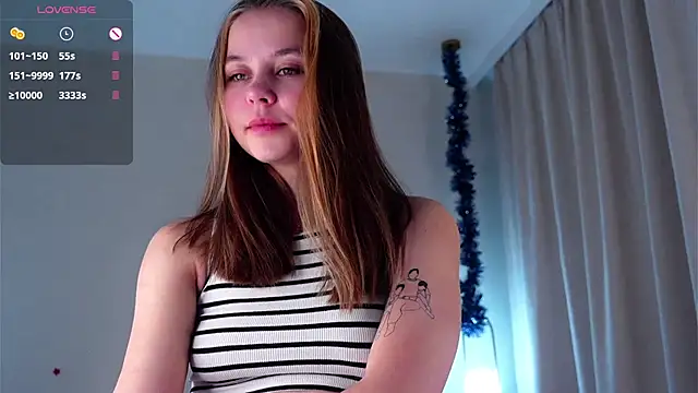 Snapshot of FalineDowlen chatting on January 2025 01:39:02 AM FalineDowlen online show from January 2025 01:39:02 AM