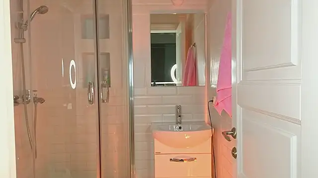 Snapshot of Mia_Mia_M chatting on January 2025 06:05:01 AM Mia Mia M online show from January 2025 06:05:01 AM