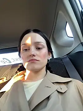 Mia Mia M online show from April 2026 04:10:02 PM