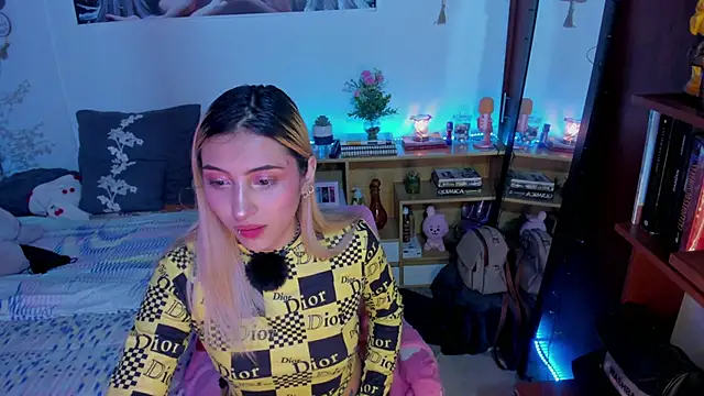 cuteweed420 online show from April 2026 11:09:01 PM