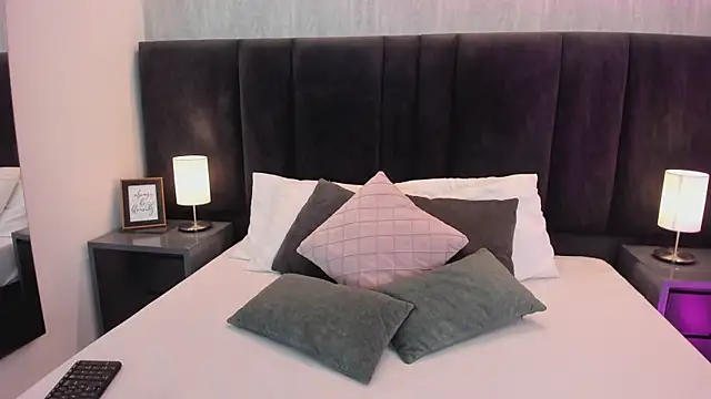 Freyaa   online show from September 2025 09:19:01 PM