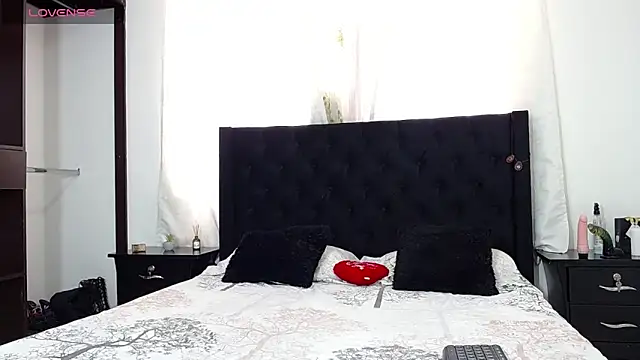 Beautifulkattia online show from February 2025 08:11:02 PM