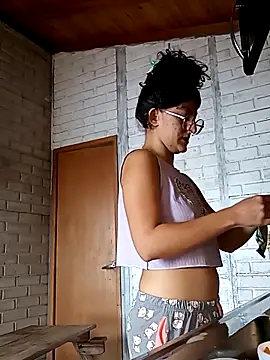 Snapshot of LoveElectra chatting on October 2025 04:28:01 PM LoveElectra online show from October 2025 04:28:01 PM