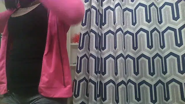 Snapshot of LuckiXCX chatting on February 2025 11:12:01 PM LuckiXCX online show from February 2025 11:12:01 PM