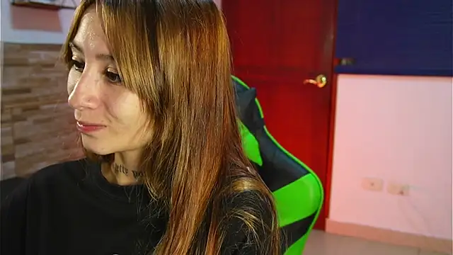 Snapshot of Michell_Wallker chatting on March 2026 10:47:02 PM Michell Wallker online show from March 2026 10:47:02 PM