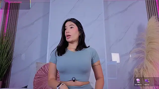 Chlooee   online show from February 2026 01:00:02 AM