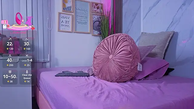 Snapshot of Chlooee__ chatting on March 2026 03:06:02 AM Chlooee online show from March 2026 03:06:02 AM